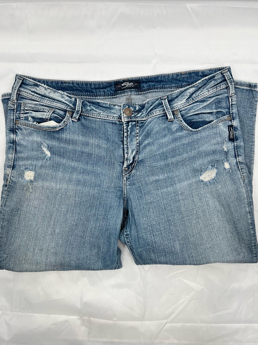 A-007 Silver Jeans Faded Light Blue Cropped Distressed Women's Capri's Size 16